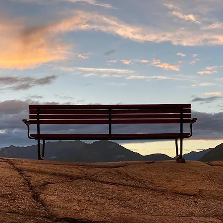 Al Grottino לינה וארוחת בוקר Gambarogno